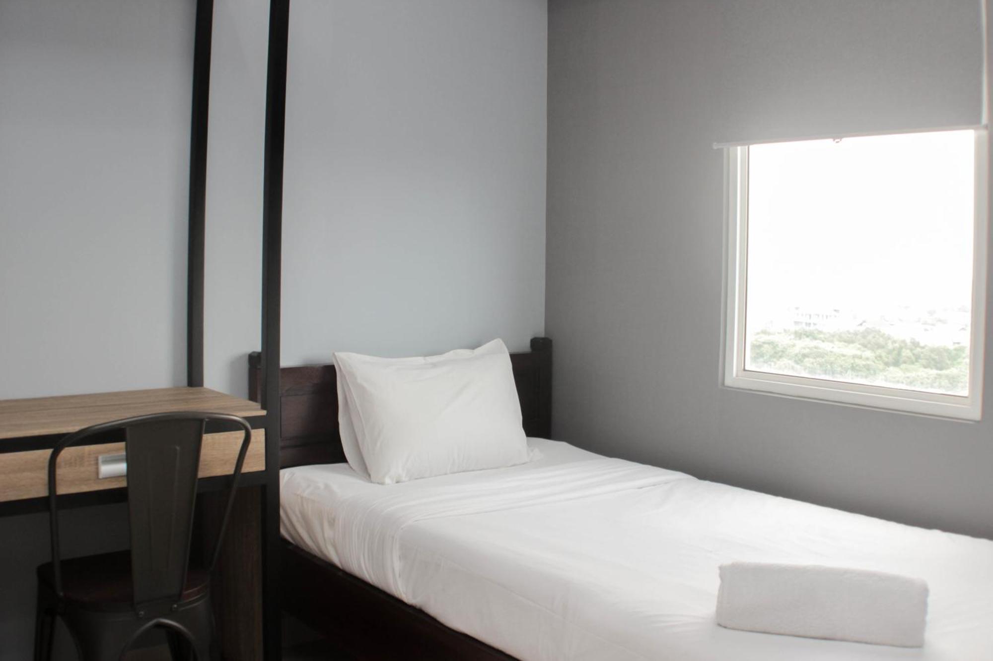 Modern 2br At Springlake Summarecon By Travelio *
